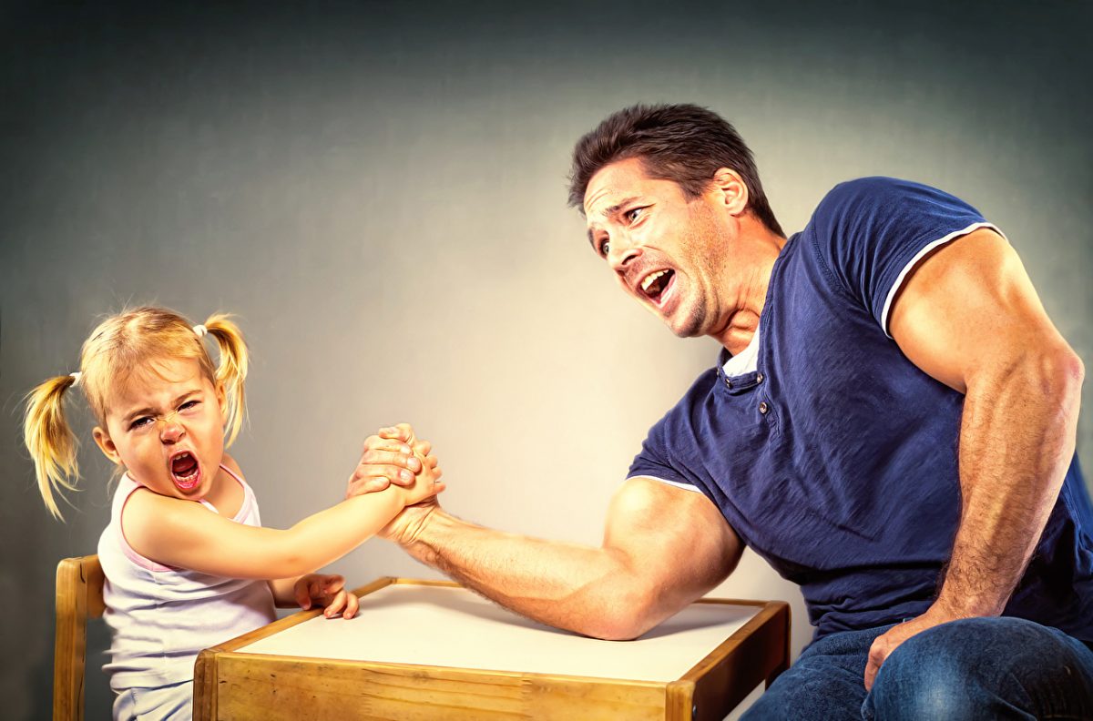 Men_Arm_WrestlingLittle_465538